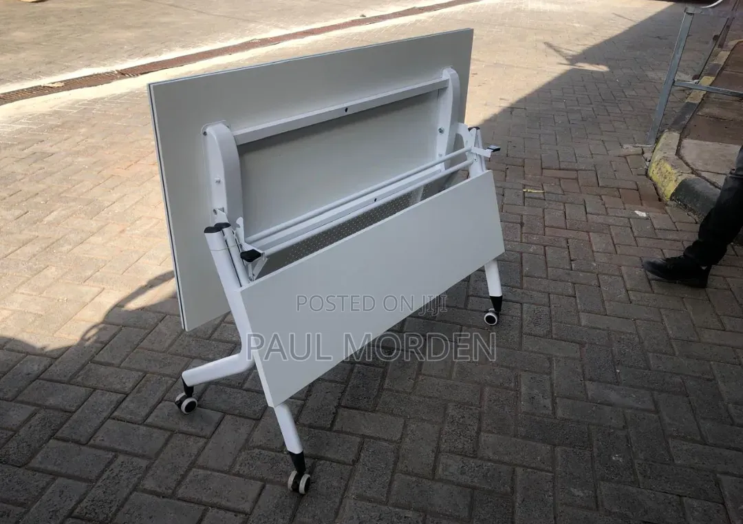 Moving Hand Office Table With Office Chair