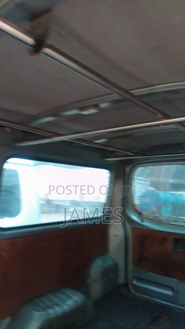 Nissan Caravan (Urvan) 1998 Yellow - thumbnail 4