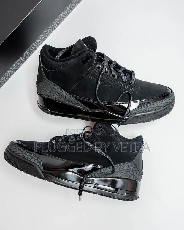 Nike Air Jordan 3 Retro "Black Cat" Sneaker.