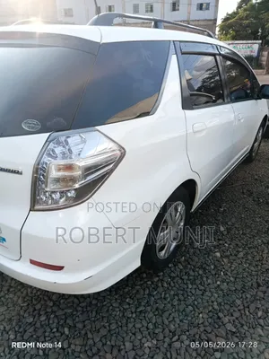 Honda Fit Shuttle 1.3 Hybrid 2WD 2013 White