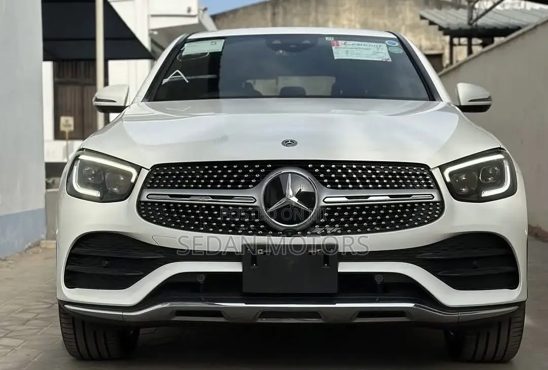 Mercedes-Benz C300 2019 Pearl