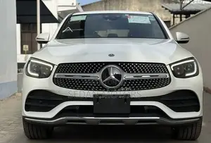 Mercedes-Benz C300 2019 Pearl