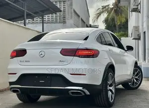 Mercedes-Benz C300 2019 Pearl