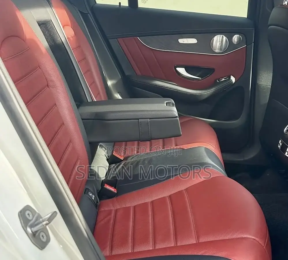 Mercedes-Benz C300 2019 Pearl