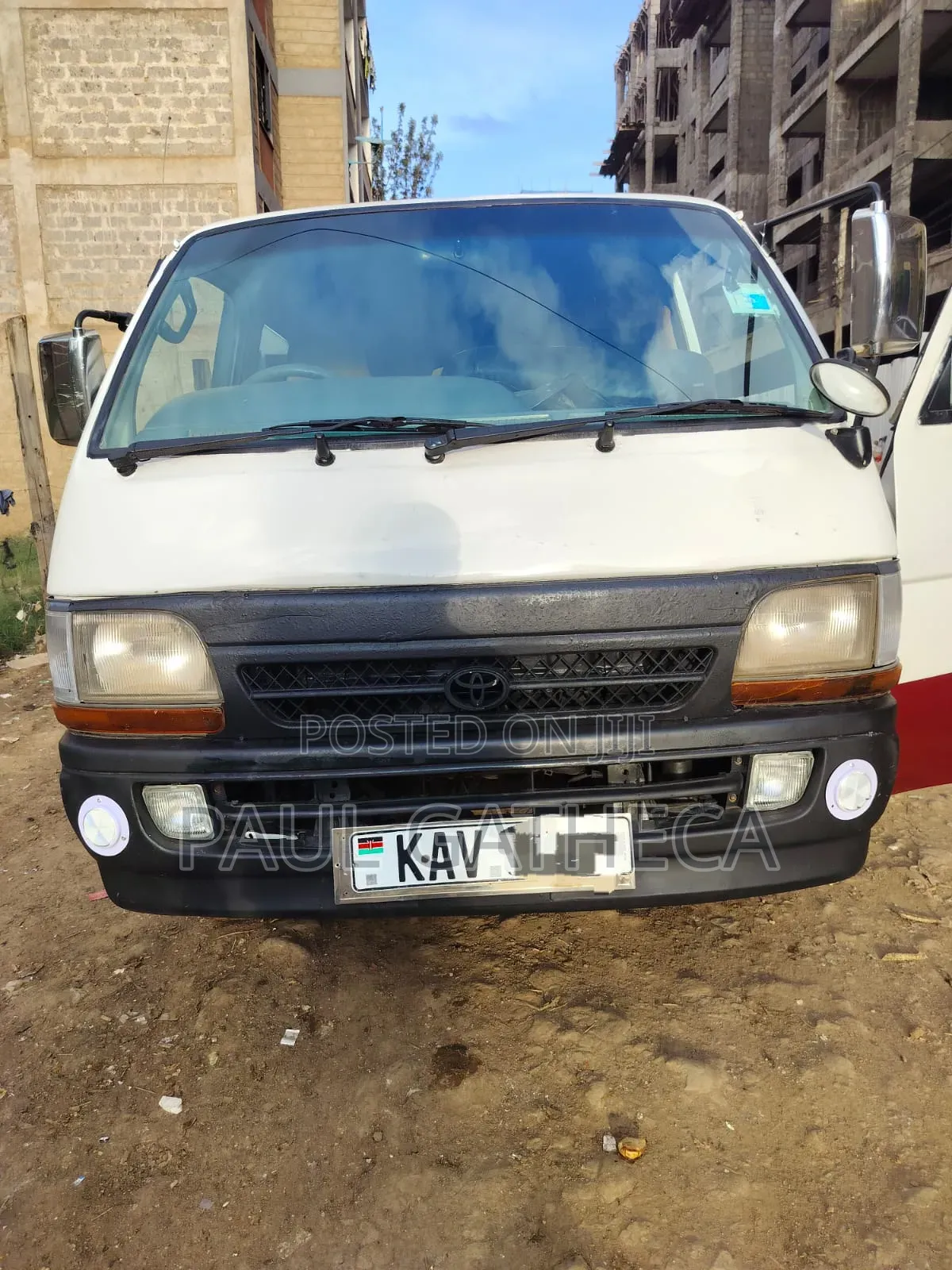 Toyota HiAce 2000 White