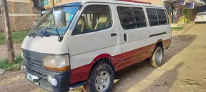 Toyota HiAce 2000 White