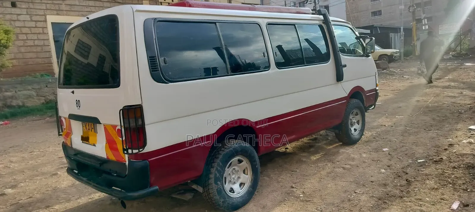Toyota HiAce 2000 White