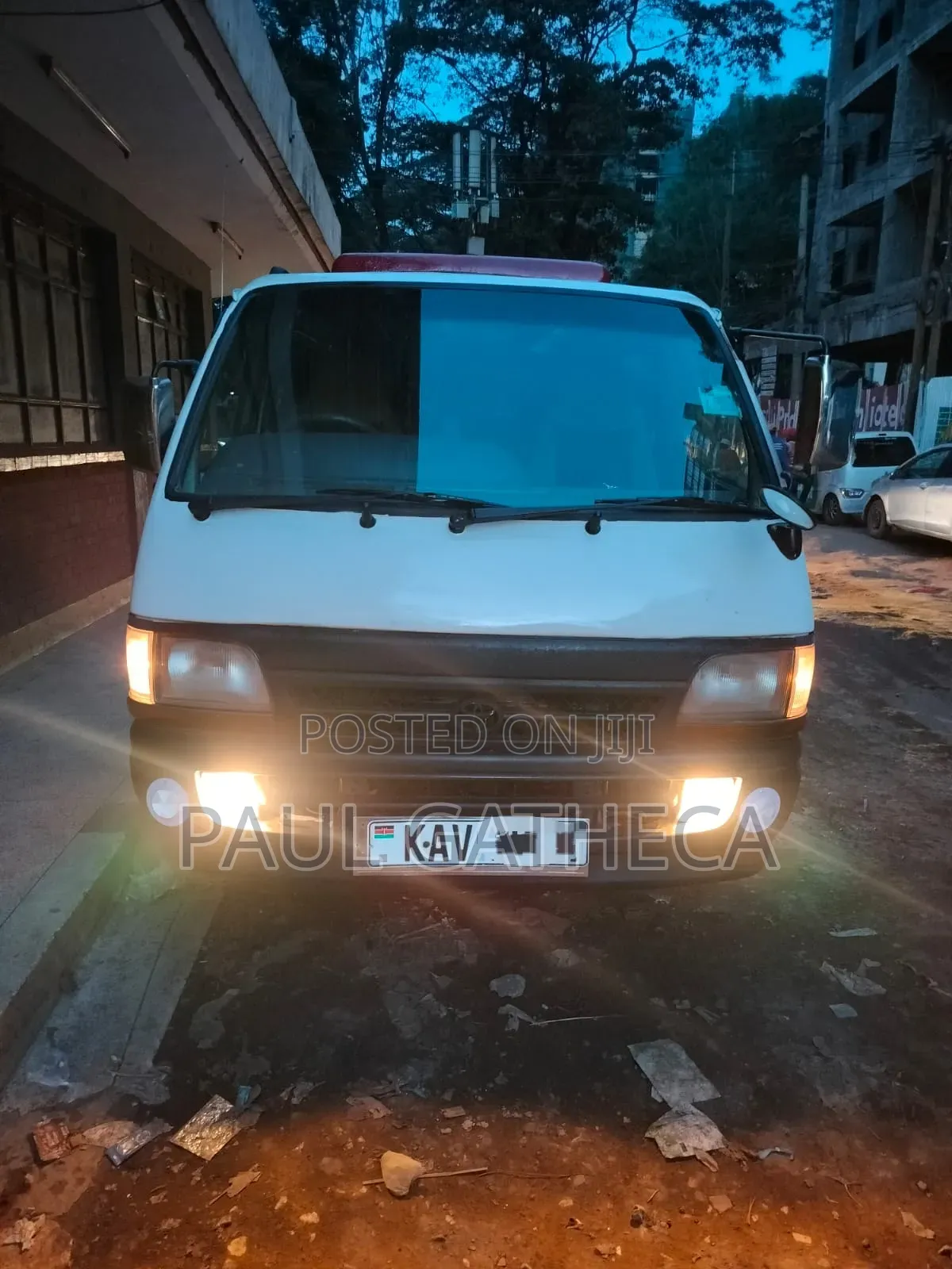 Toyota HiAce 2000 White