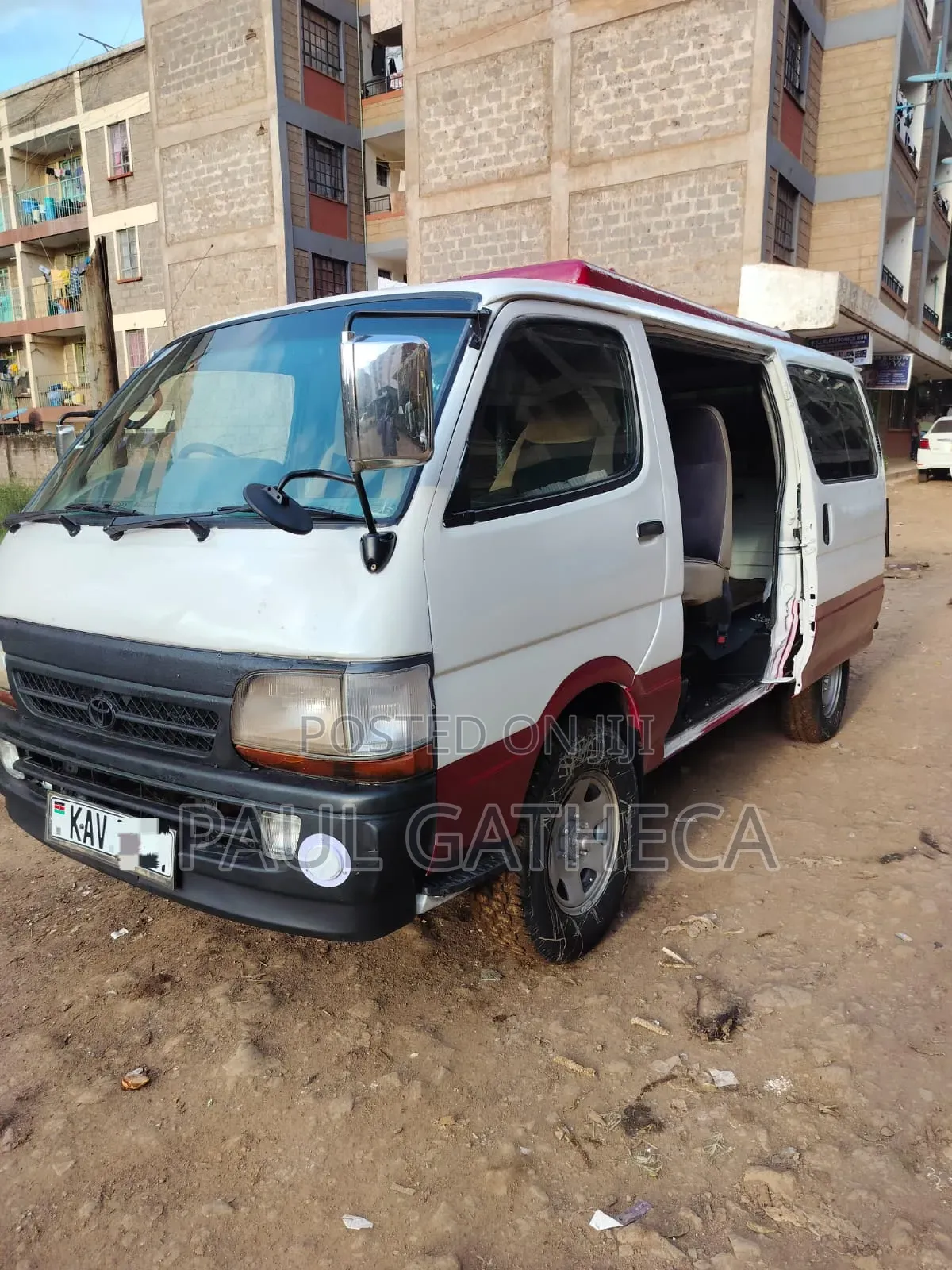 Toyota HiAce 2000 White
