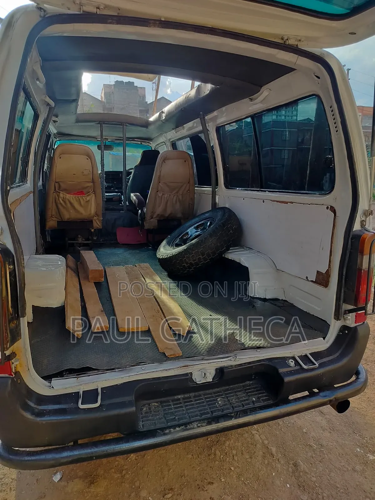 Toyota HiAce 2000 White