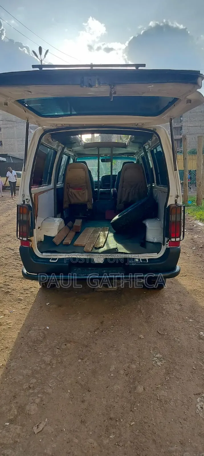 Toyota HiAce 2000 White