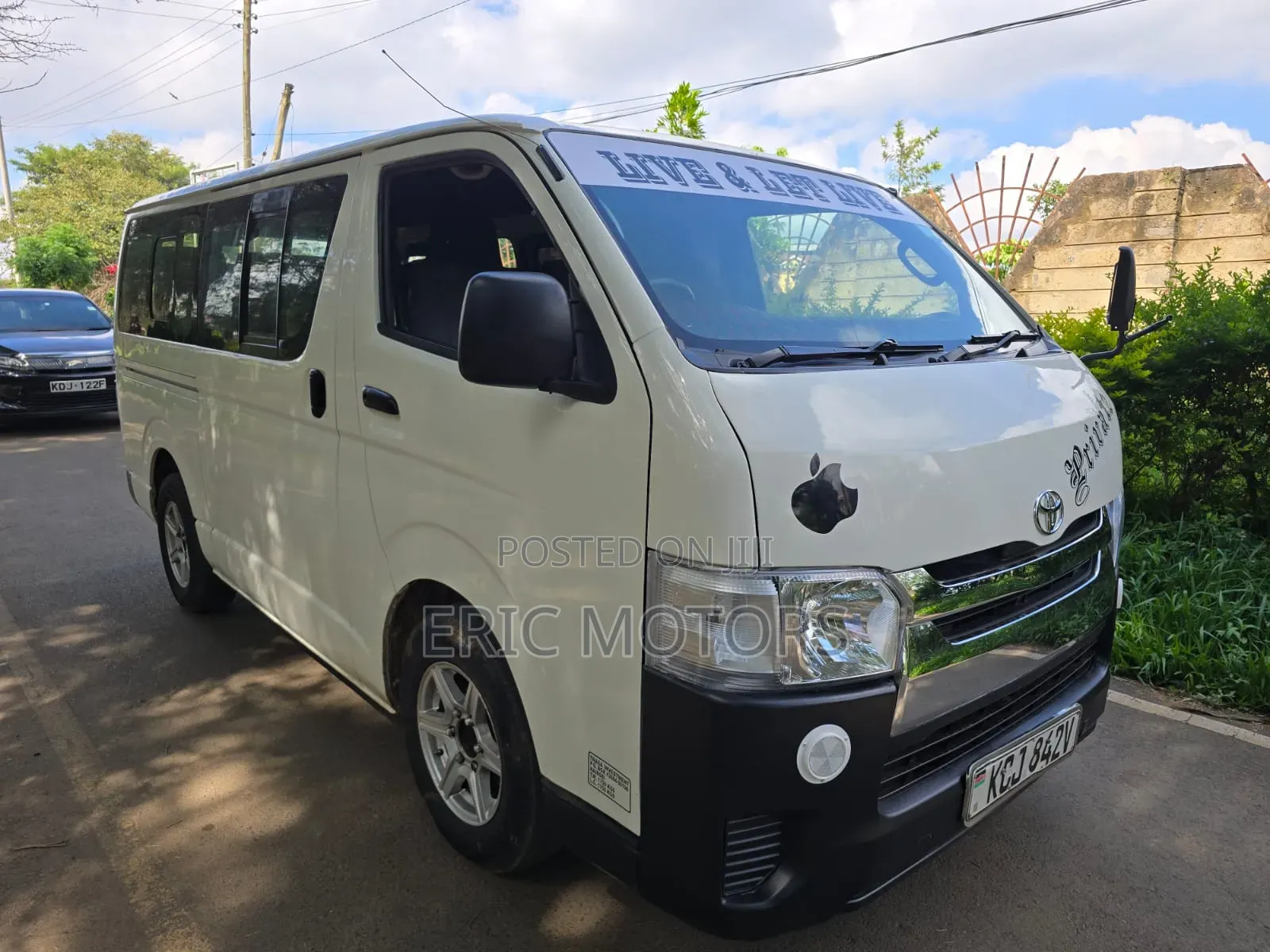 Toyota HiAce 2010 White