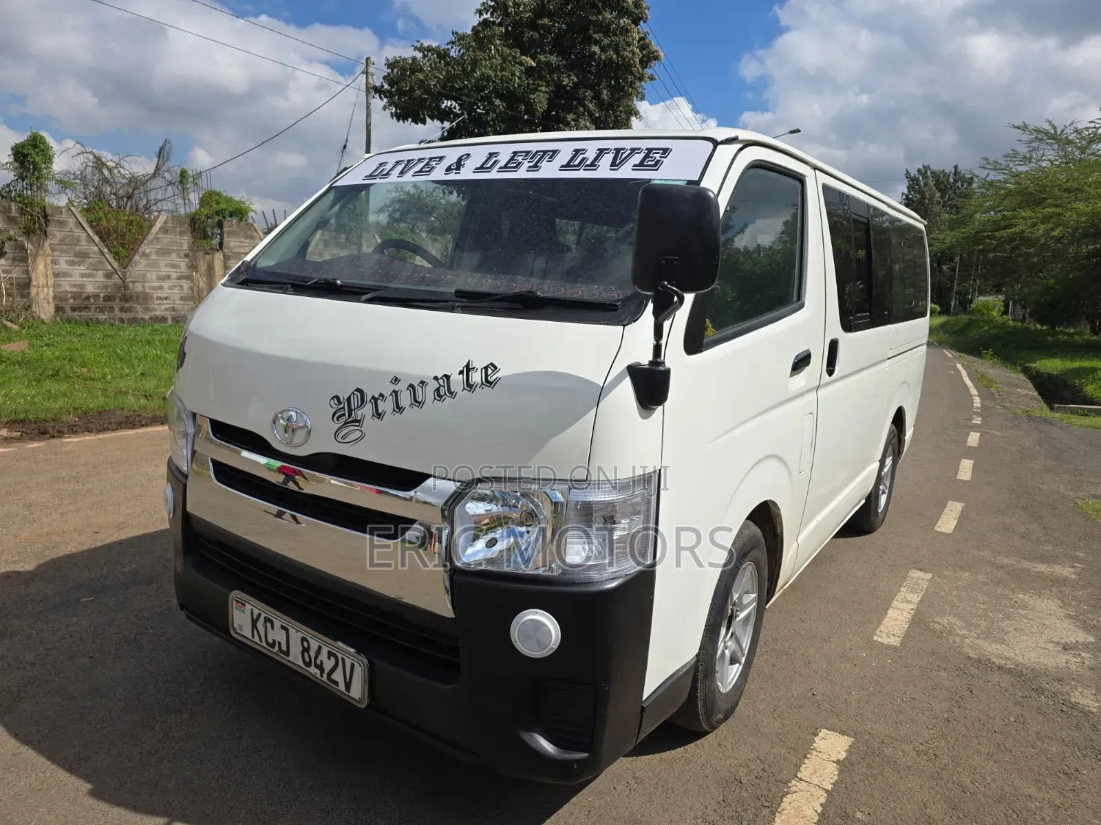 Toyota HiAce 2010 White