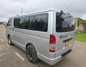 Toyota HiAce 2012 Silver