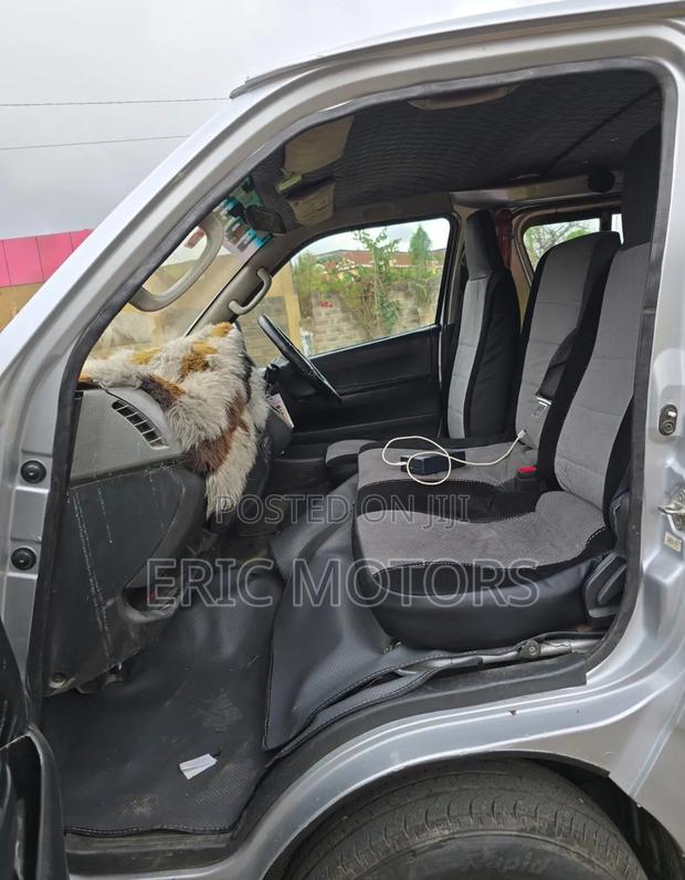 Toyota HiAce 2012 Silver - thumbnail 4
