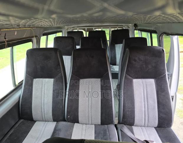 Toyota HiAce 2012 Silver - thumbnail 5