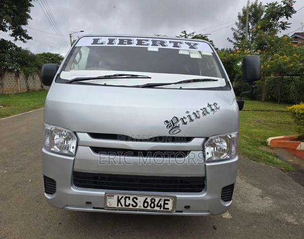 Toyota HiAce 2012 Silver
