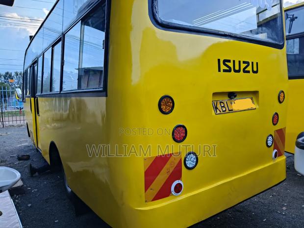 Isuzu NMR 2010 Yellow - thumbnail 4