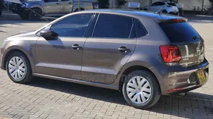Volkswagen Polo 2015 Brown