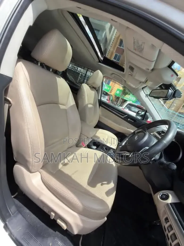 Subaru Outback 2019 Gold