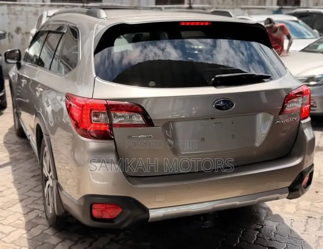 Subaru Outback 2019 Gold