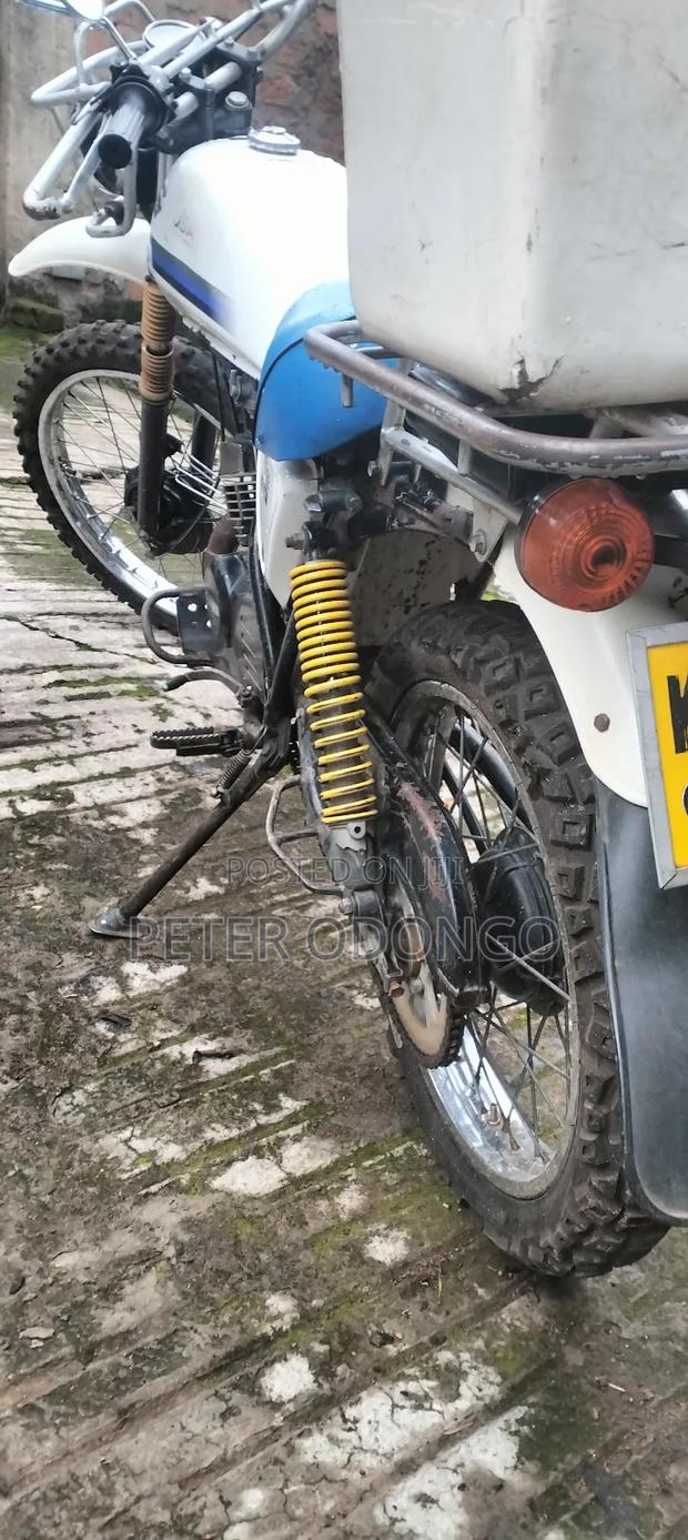 Suzuki 2011 White - thumbnail 3
