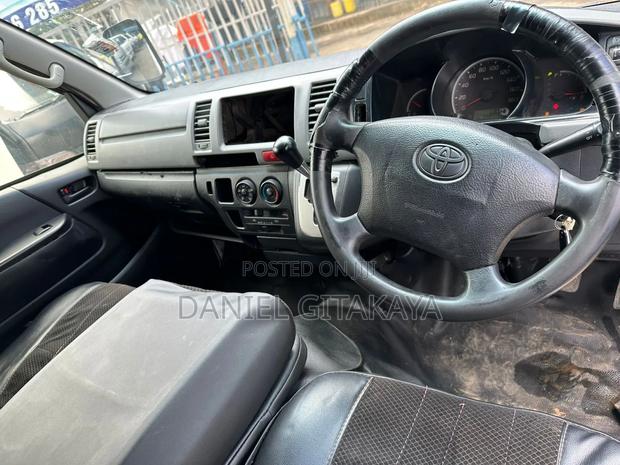 Toyota HiAce 2013 White - thumbnail 4