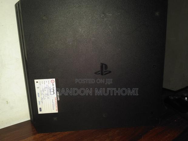 Playstation 4 Pro - thumbnail 2