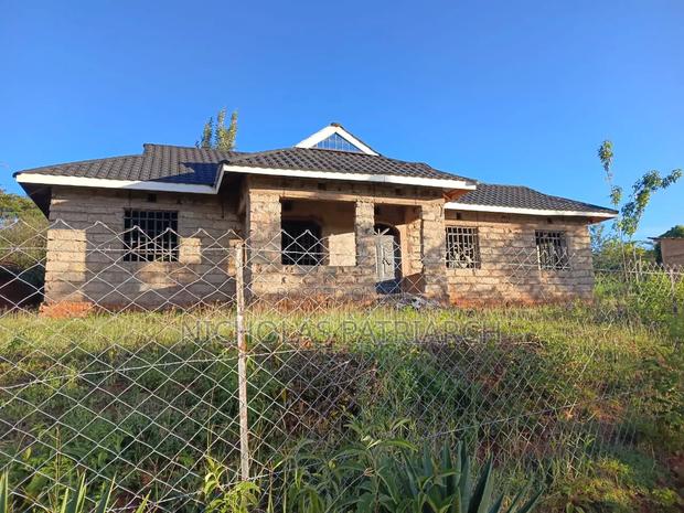 1 Acre With Semi Finished House at Machakos Kimutwa at 4m