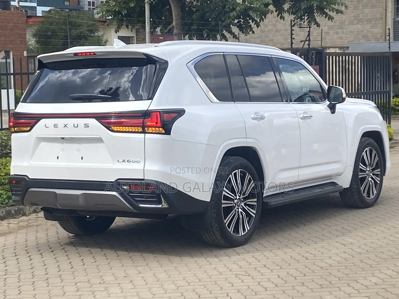 Lexus LX 600 2022 White