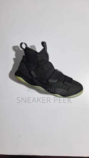 Basketball Shoes [Lebron]