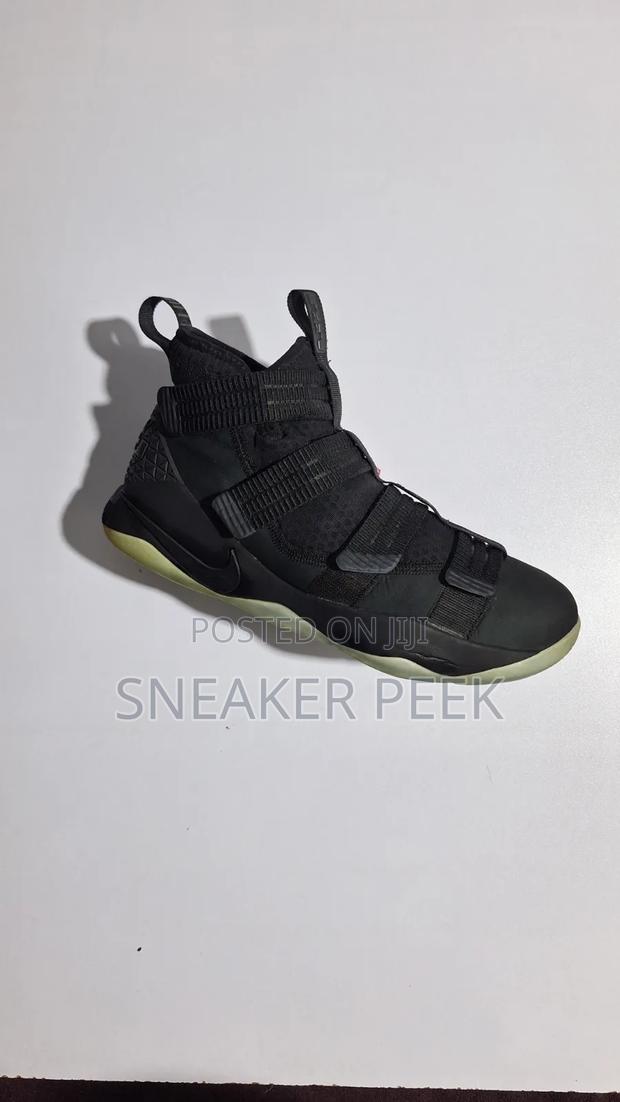 Basketball Shoes [Lebron]