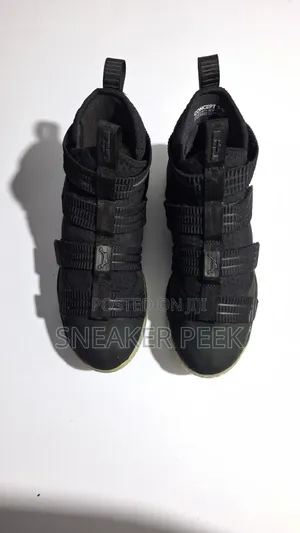 Basketball Shoes [Lebron]