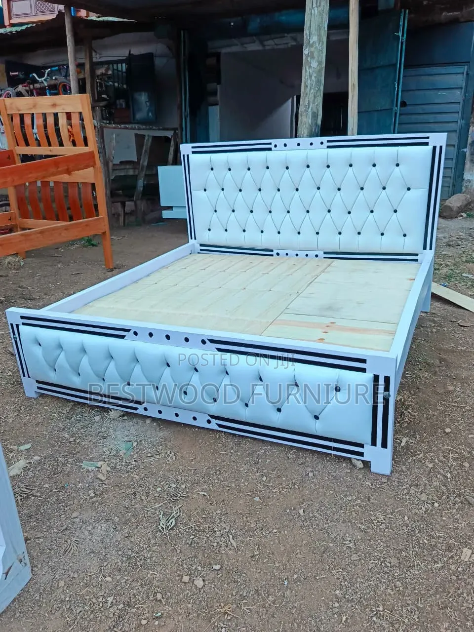 Mocket Bed 5 by 6 Hardwood
