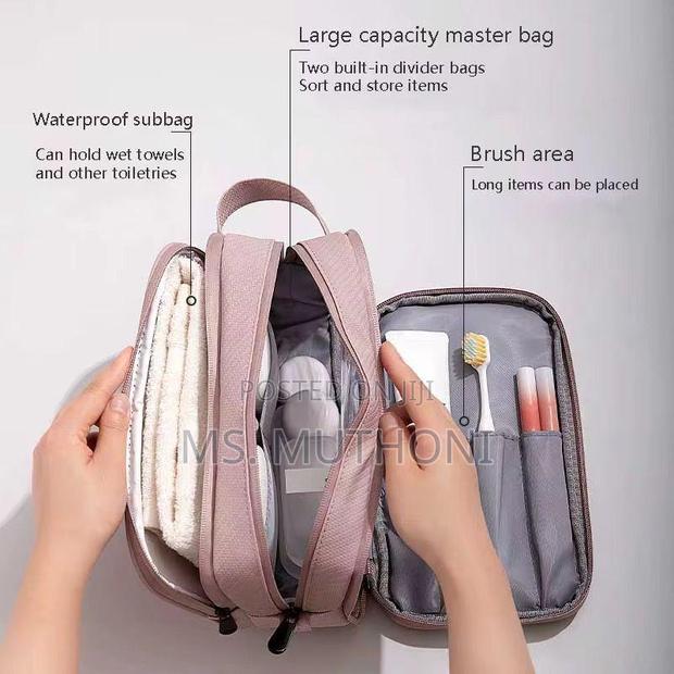 Excellent Wet and Dry Separation Toiletries Multilayered Storage Bag