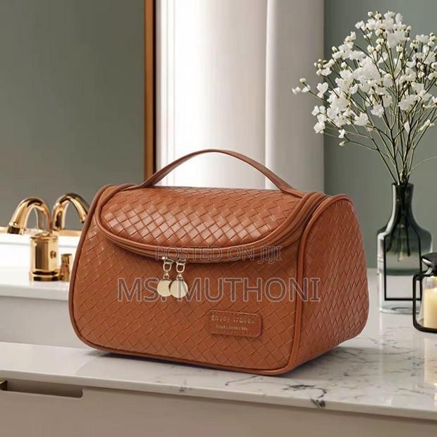 Soft Leather Cosmetics / Make Up Organizer - thumbnail 4