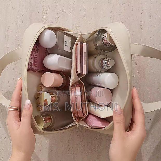 Large Capacity Pu Cosmetics Bag - thumbnail 3