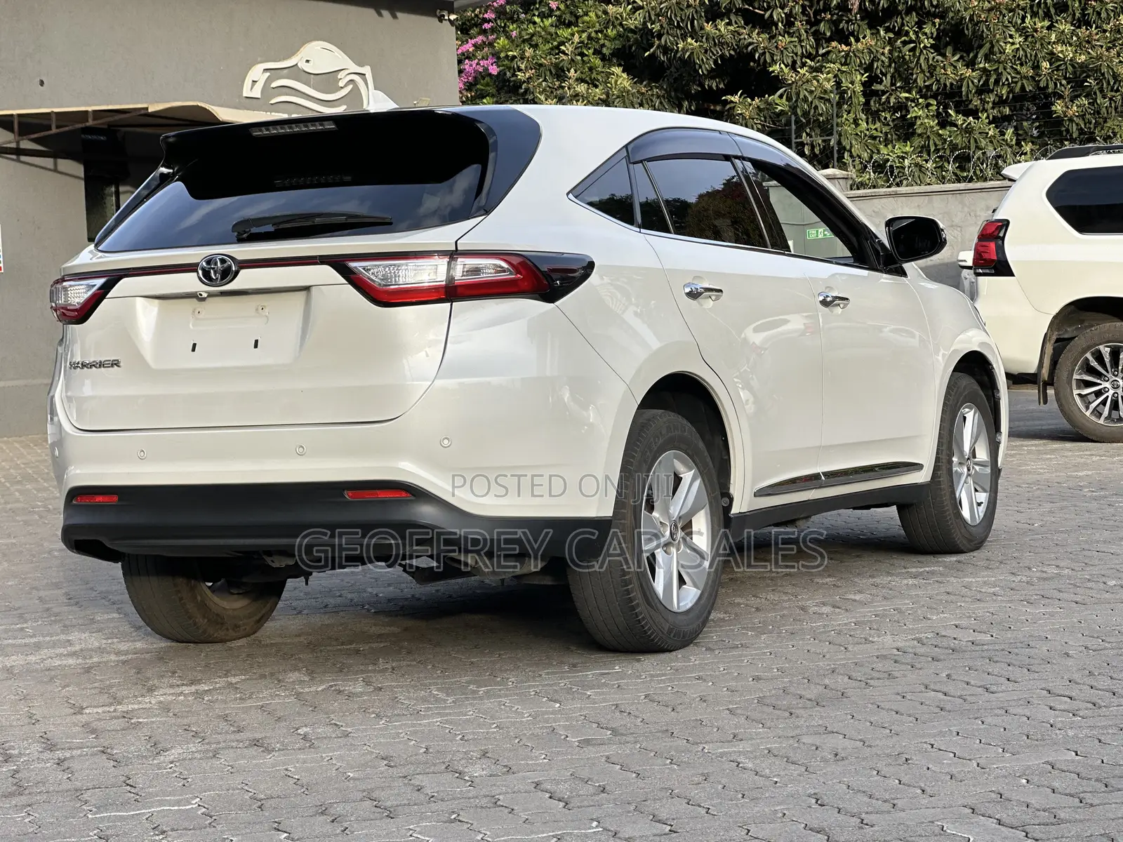 Toyota Harrier 2.0 2019 White