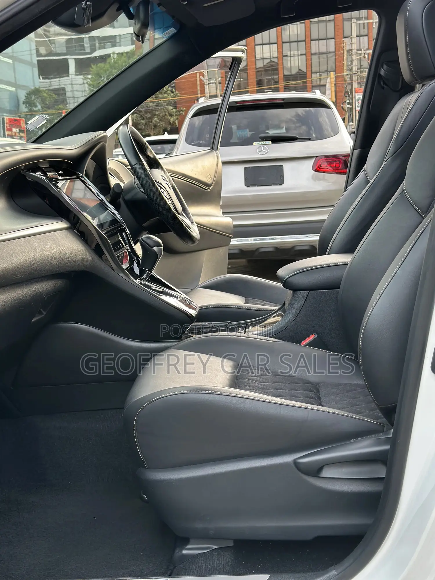 Toyota Harrier 2.0 2019 White