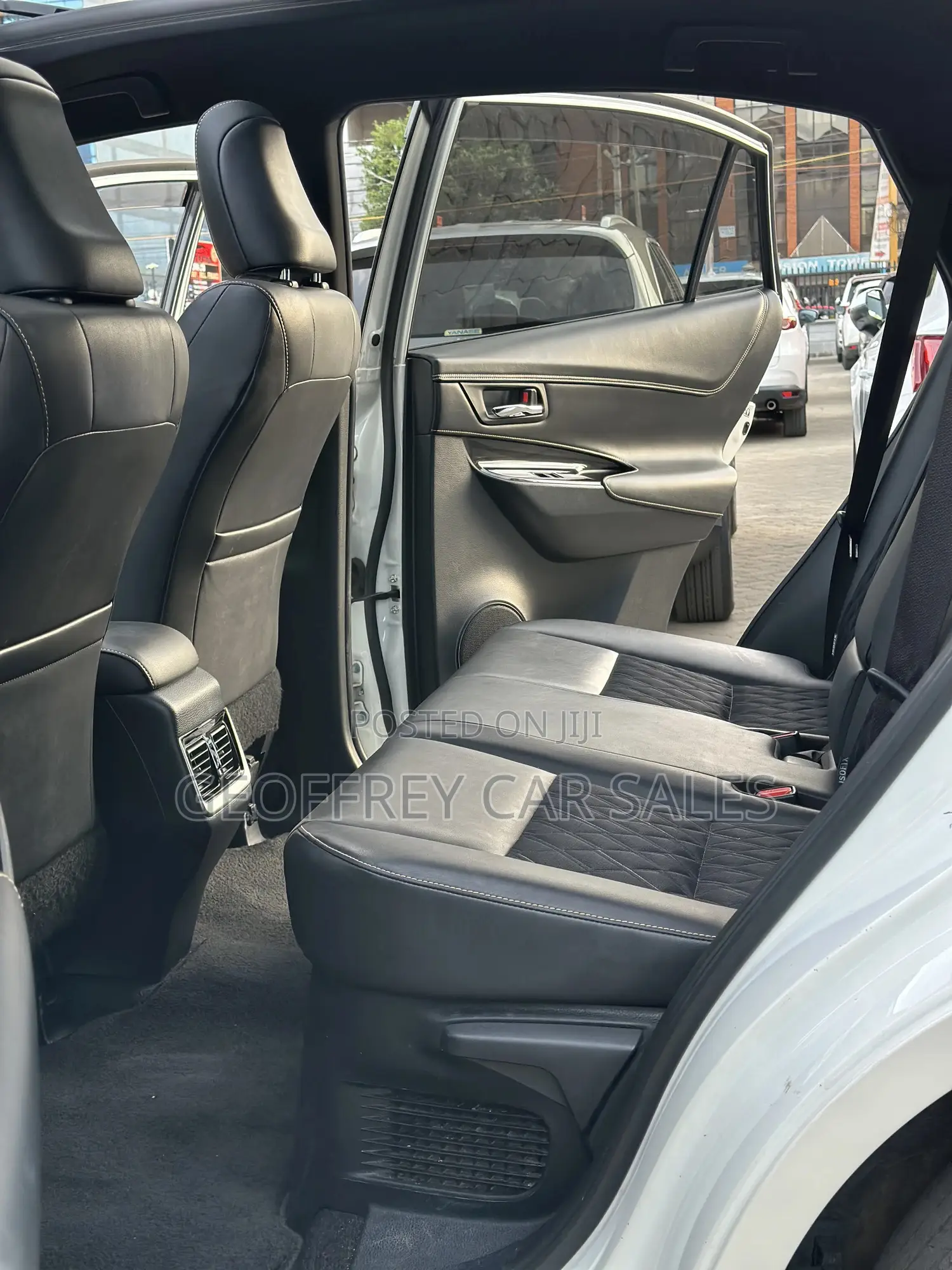 Toyota Harrier 2.0 2019 White