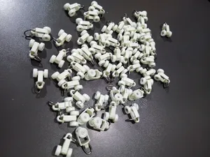 Double Wheeled Plastic Curtain Runners for Single Curtain Track Rail
