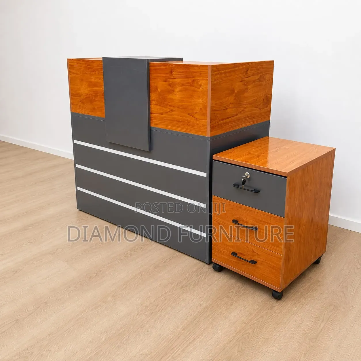 1.2m Modern Reception Desk With Lockable Drawers