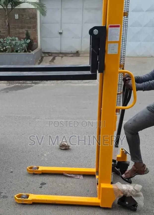 Heavy Duty 2 Tonne Hydraulic Manual Stacker