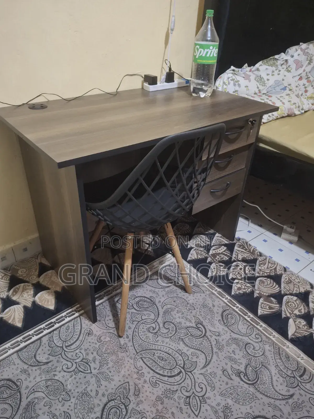 Ooffice Desk With Mesh Eames