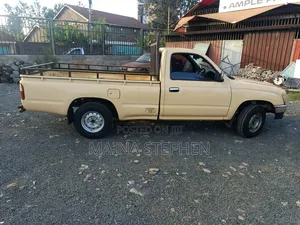 Toyota Hilux 2004 Beige