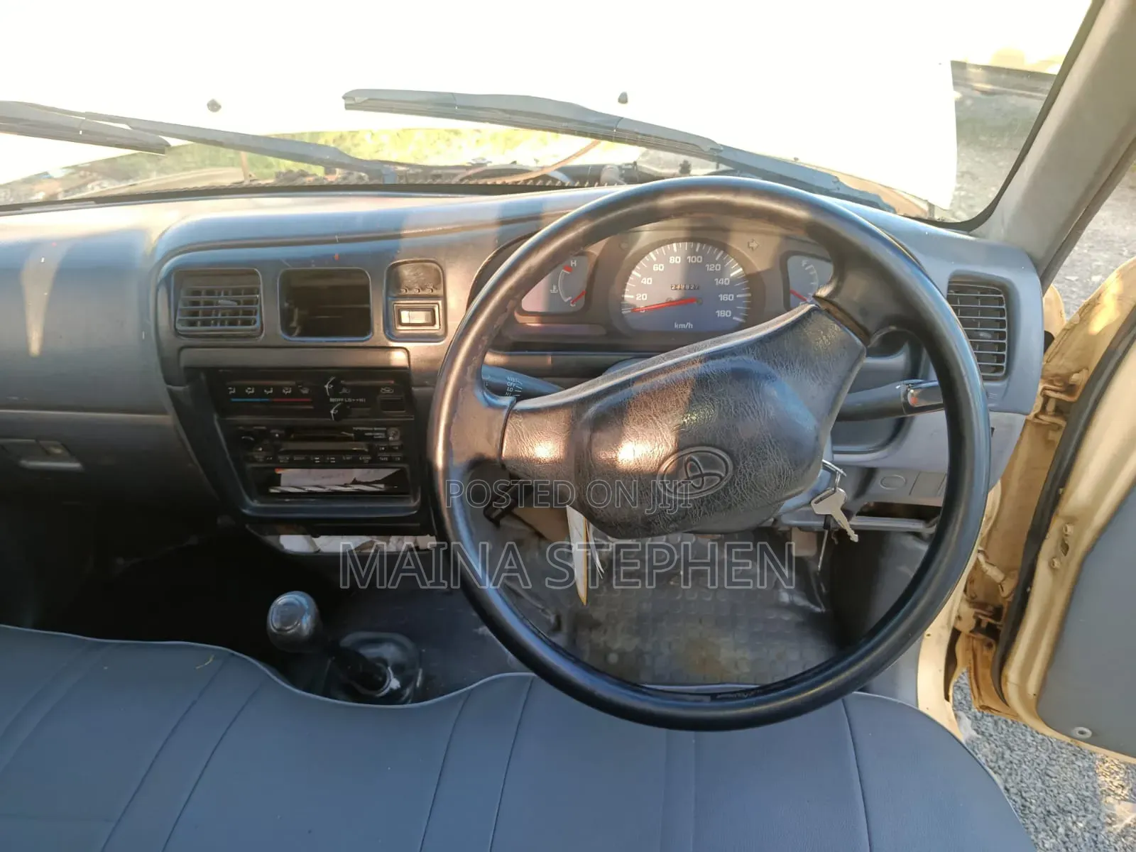 Toyota Hilux 2004 Beige