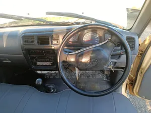 Toyota Hilux 2004 Beige