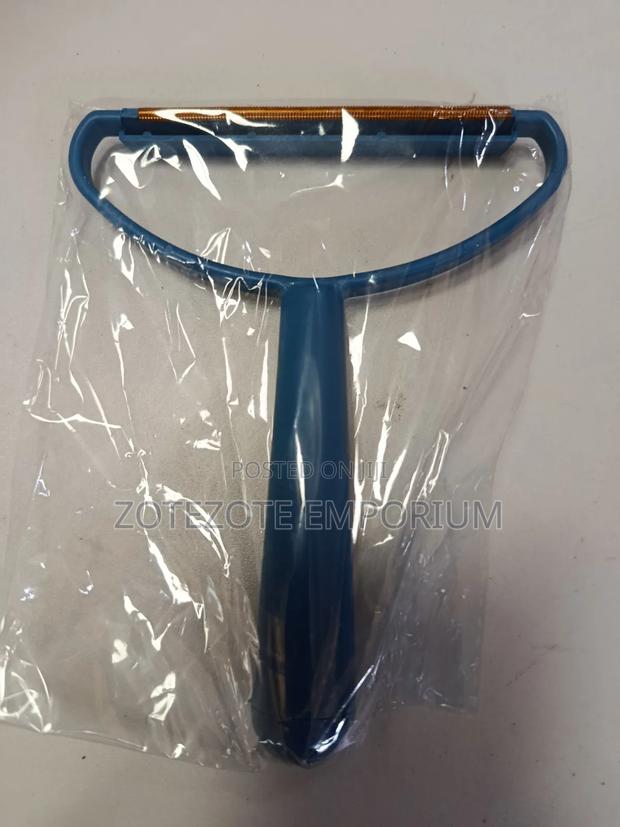 Double Sided Lint Remover - thumbnail 3