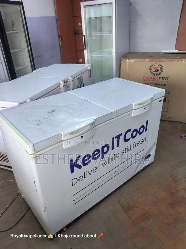 Super Clean Chest Freezer 400litres on Sale