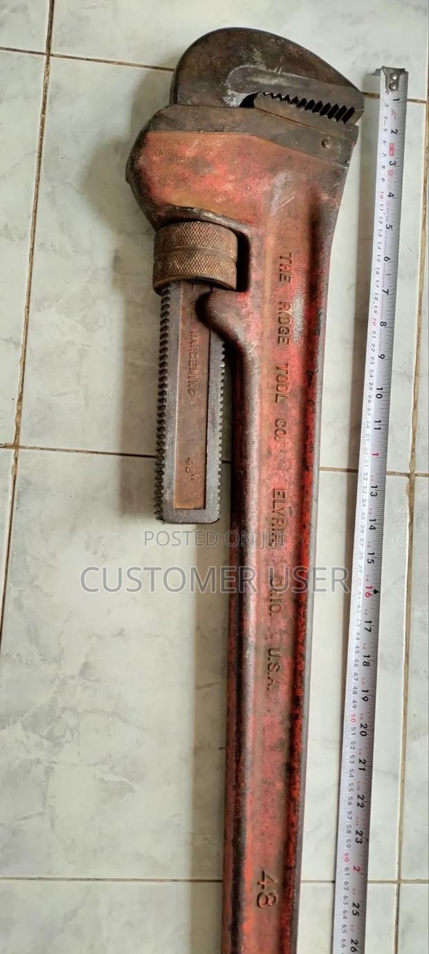 Heavy Duty Pipe Wrench.
